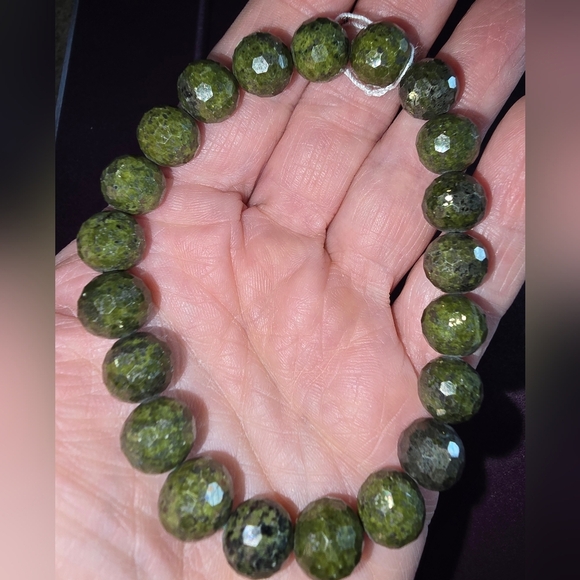 10mm Gren Epidote With Pyrite Bracelet - Picture 5 of 6